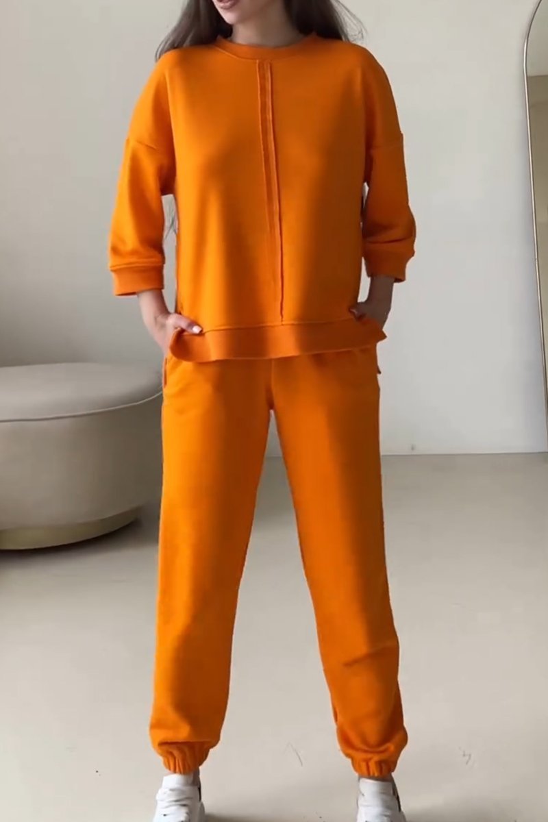 Comfortabele oversized dames tweedelige set (trui & joggingbroek) in abrikoos, ideaal voor thuis, relaxen en vrije tijd.