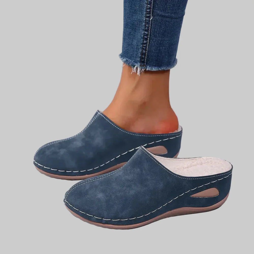Comfortabele dames huisschoenen met orthopedische zool, ideaal voor relax en ontspanning met optimale ondersteuning.