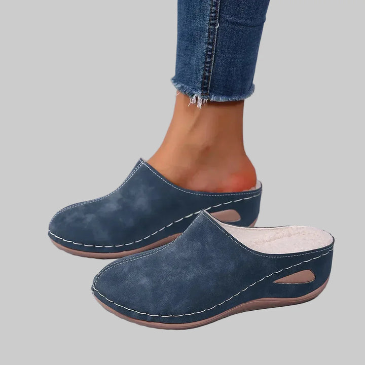 Comfortabele dames huisschoenen met orthopedische zool, ideaal voor relax en ontspanning met optimale ondersteuning.