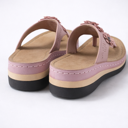 Deze zomerse Josine slippers bieden orthopedische steun en modieuze flair.