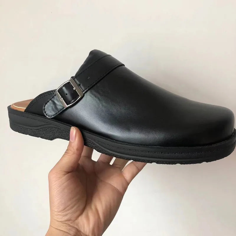 Comfortabele heren clogs met orthopedische zolen, bieden drukverlichting en bevorderen voetgezondheid en houding.