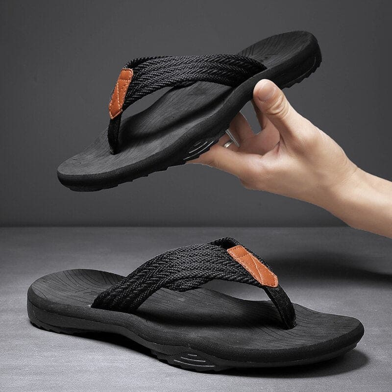 Orthopedische herenslippers met ademend bovenwerk en comfortabel voetbed, ideaal voor thuis en buiten.
