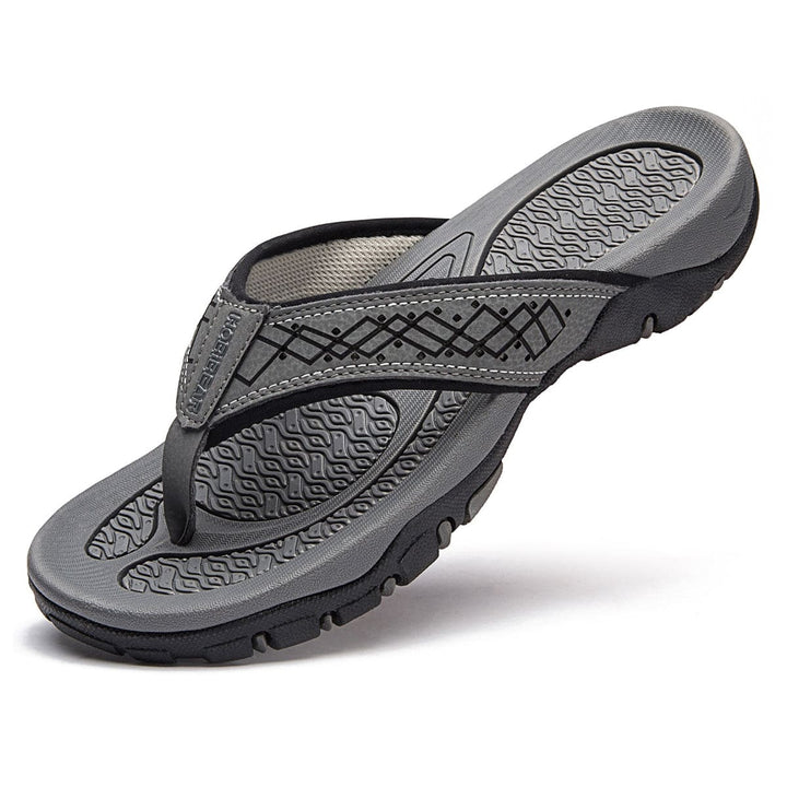 Orthopedische herenslippers met ademend bovenwerk en comfortabel voetbed, ideaal voor thuis en buiten.