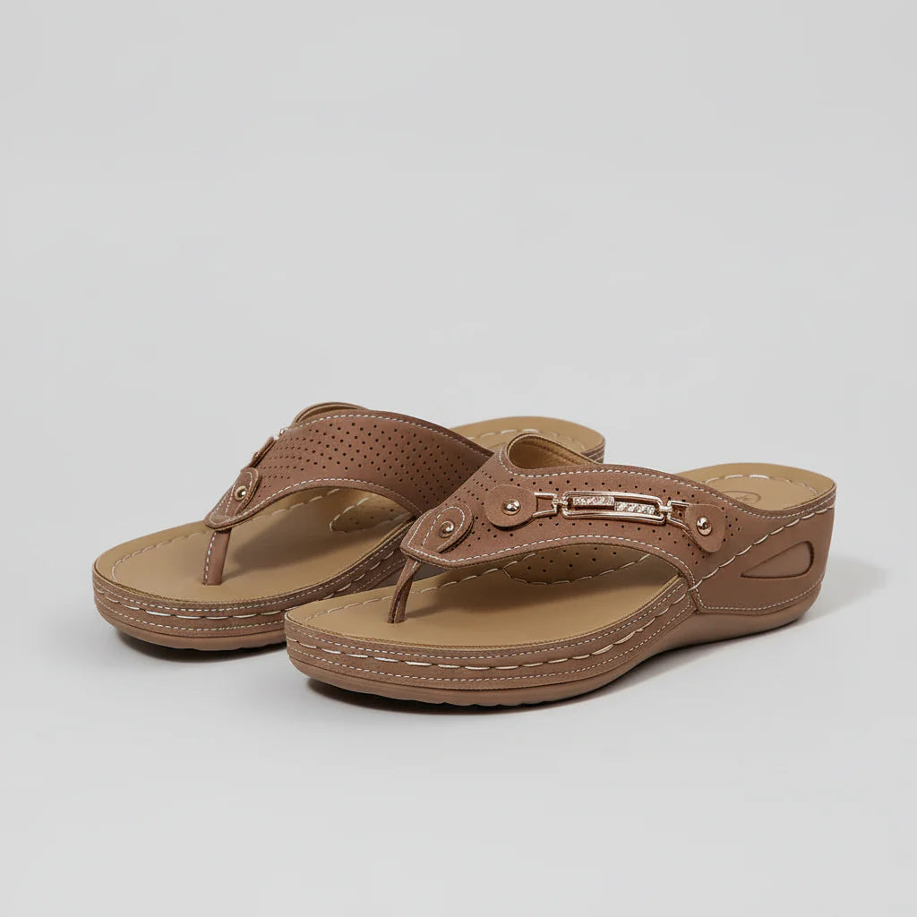 Stijlvolle dames slippers voor de zomer, orthopedisch gevormd voor optimaal comfort en gezondheid van de voeten.