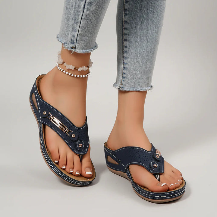 Comfortabele en trendy orthopedische dames slippers, perfect voor een stijlvolle zomerlook met extra voetsteun.