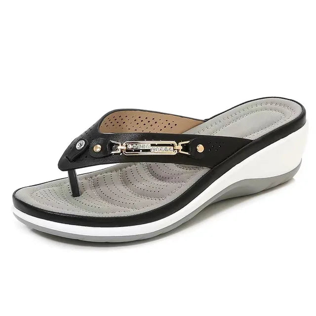 Orthopedische zomersandalen met schokabsorberend voetbed. Verkrijgbaar in beige, rood, wit, zwart. Stijlvol en comfortabel.