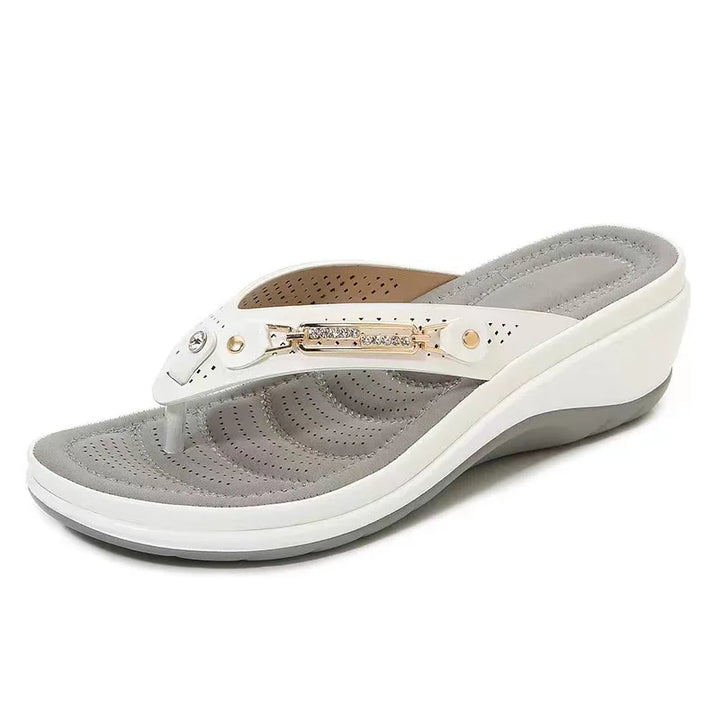 Orthopedische zomersandalen met schokabsorberend voetbed. Verkrijgbaar in beige, rood, wit, zwart. Stijlvol en comfortabel.