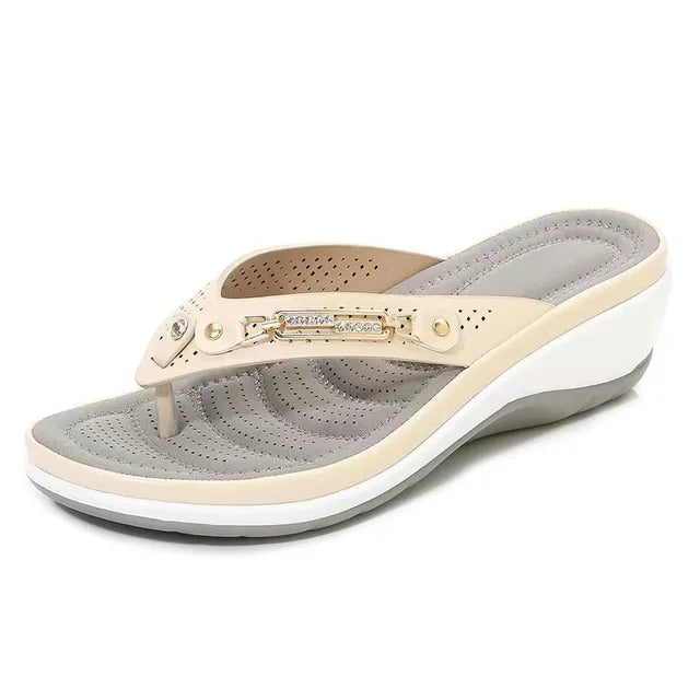 Orthopedische zomersandalen met schokabsorberend voetbed. Verkrijgbaar in beige, rood, wit, zwart. Stijlvol en comfortabel.