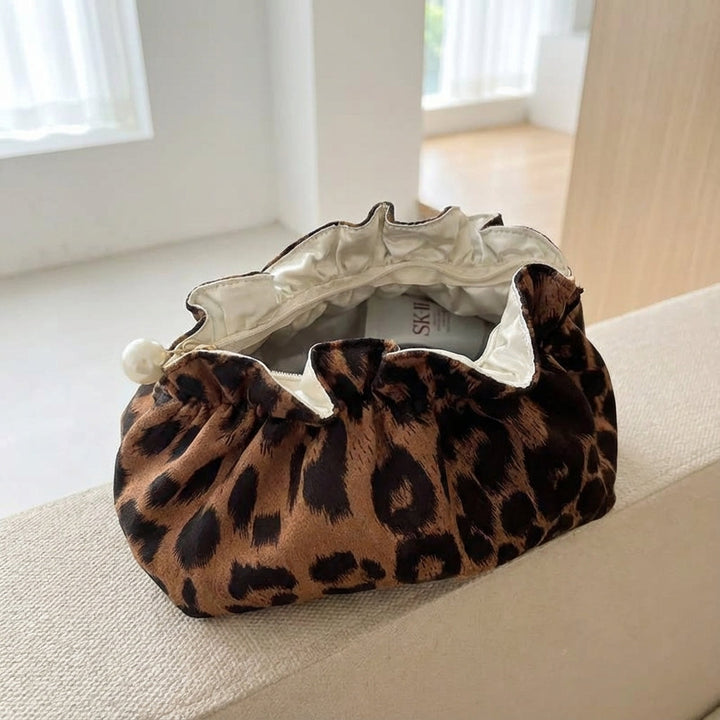 Handige cosmetische pouch met rits voor make-up organisatie. Stijlvolle opbergtas voor je handtas of als reisaccessoire.