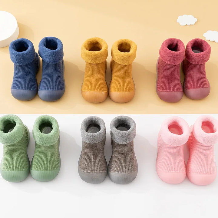 Antislippende sokschoenen in roze, ontworpen voor het comfort en de veiligheid van uw kleintje.