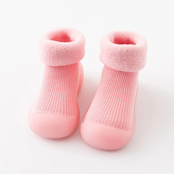 Duurzame peutersokschoenen die zich aanpassen aan de voet, voor langdurig comfort en veiligheid.