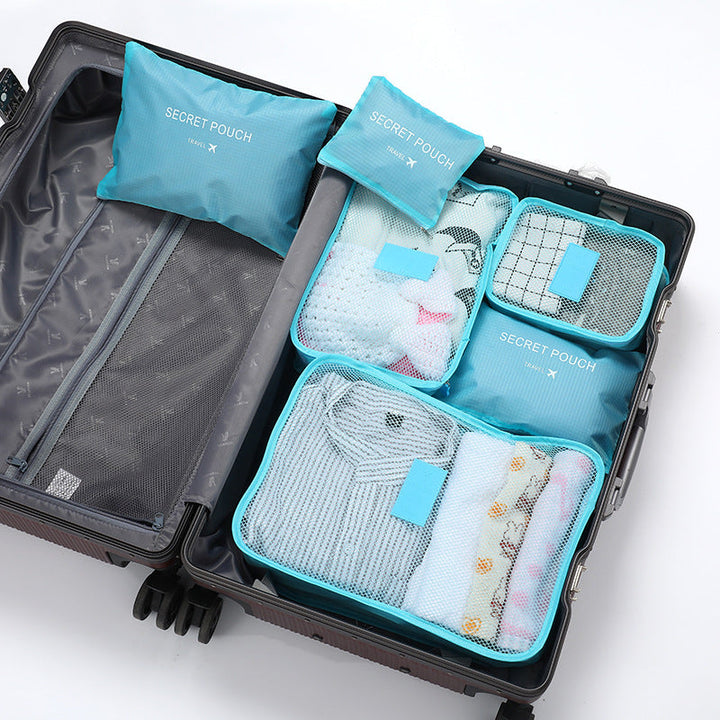 Georganiseerde stapel Pro Packing Cubes met kleding voor optimale reisorganisatie. Ideaal als kofferorganizer.
