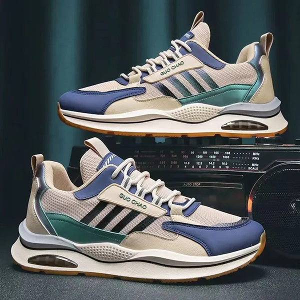 "Retro heren sneakers, suède en mesh, met slijtvaste zool, beige en oranje tinten, vetersluiting, comfortabel en ademend."