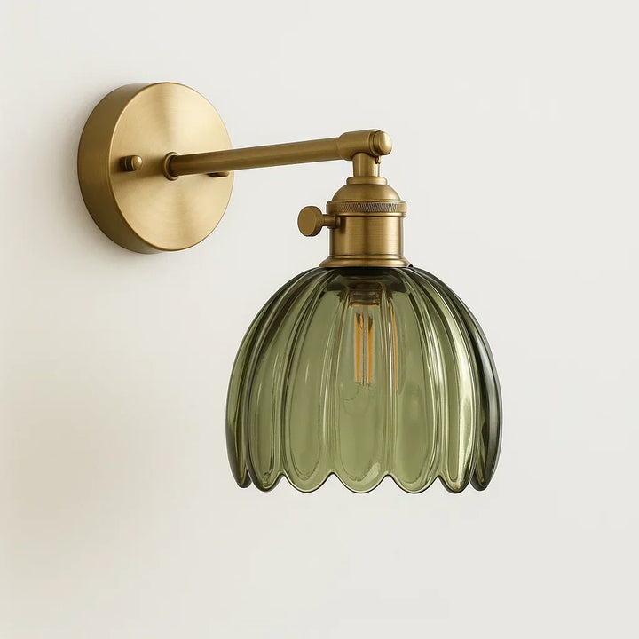 Design retro wandlamp met iconische glazen tulpkap, ideale sfeerverlichting voor uw ruimte.