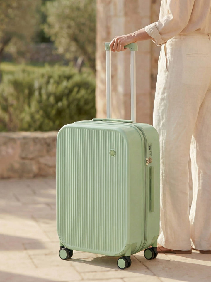 Duurzame hardcase reiskoffer Lyon met bekerhouder en spinnerwielen voor zorgeloos reizen.