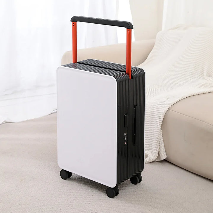 Reiziger trekt een lichtgewicht PP hardcase koffer met spinnerwielen en TSA slot; comfortabel reizen.