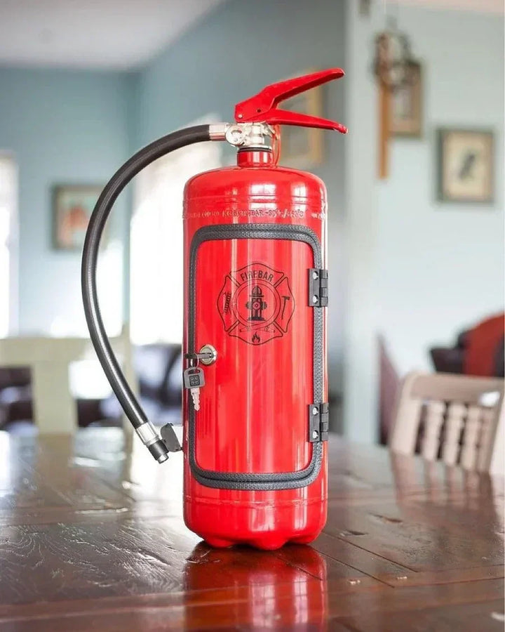 Deze rode brandblusser is eigenlijk een verstopte bar. Uniek gadget en discreet cadeau voor elke drankliefhebber.