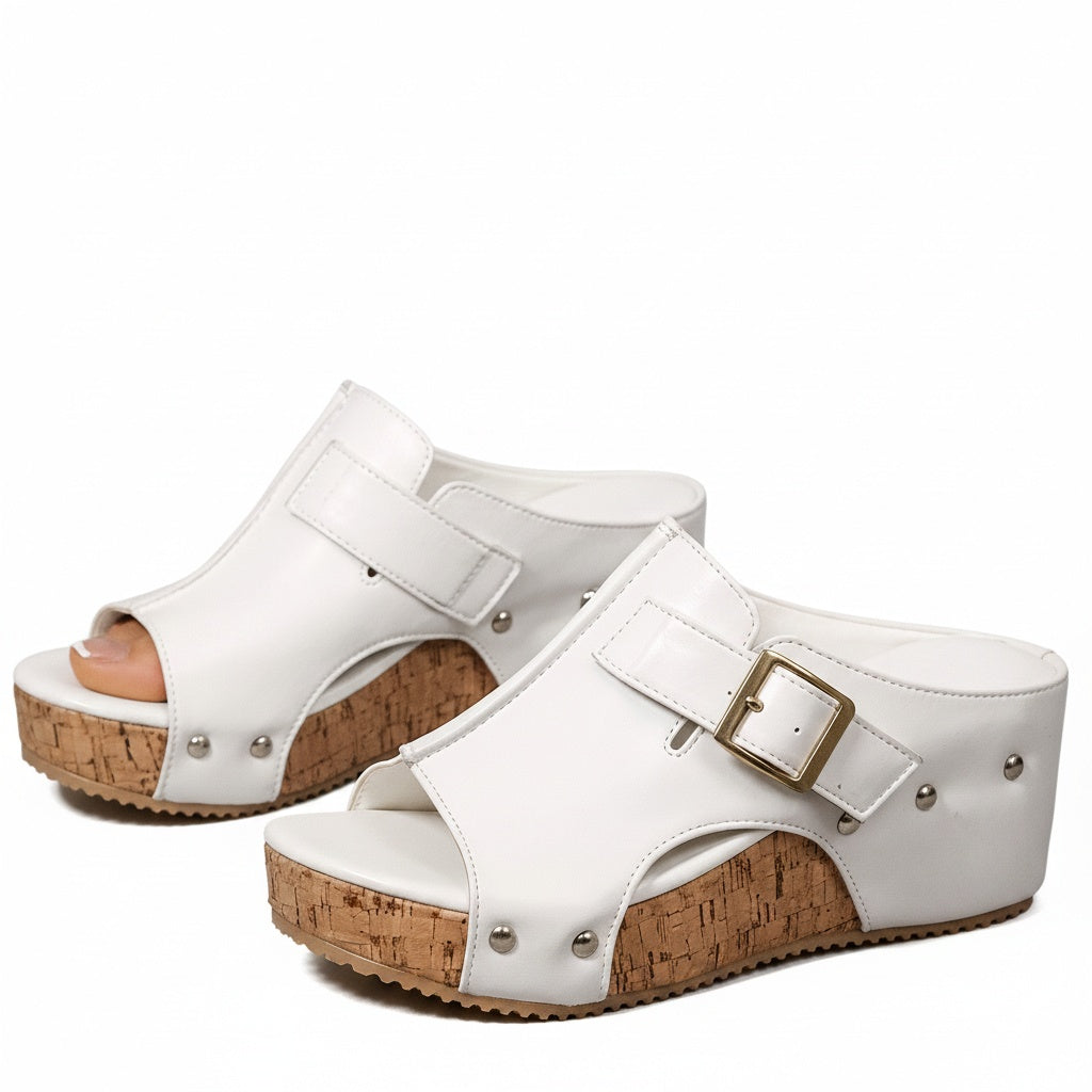 Rode dames platform sandalen met gesp, comfortabele wedge en open teen. Stijlvolle zomer instappers.