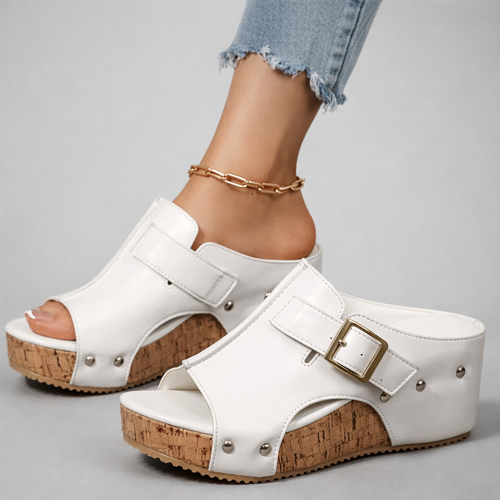 Zwarte retro stijl wedge sandalen voor dames met brede gesp. Comfortabele platform mules.