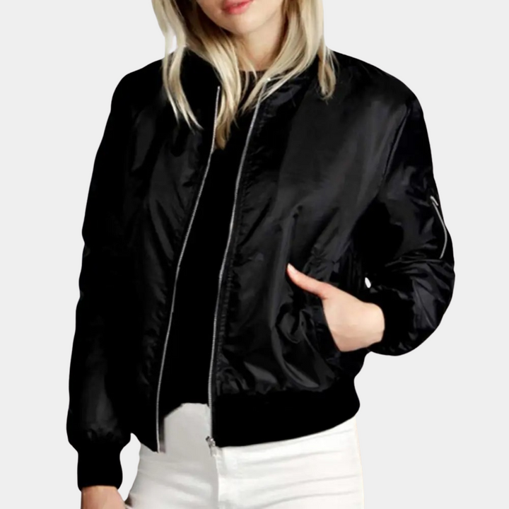 "Rode Ilaria zomerjas voor dames, lichtgewicht bomberjack in trendy kleur, ideaal voor zomerdagen, met zakken en ritssluiting