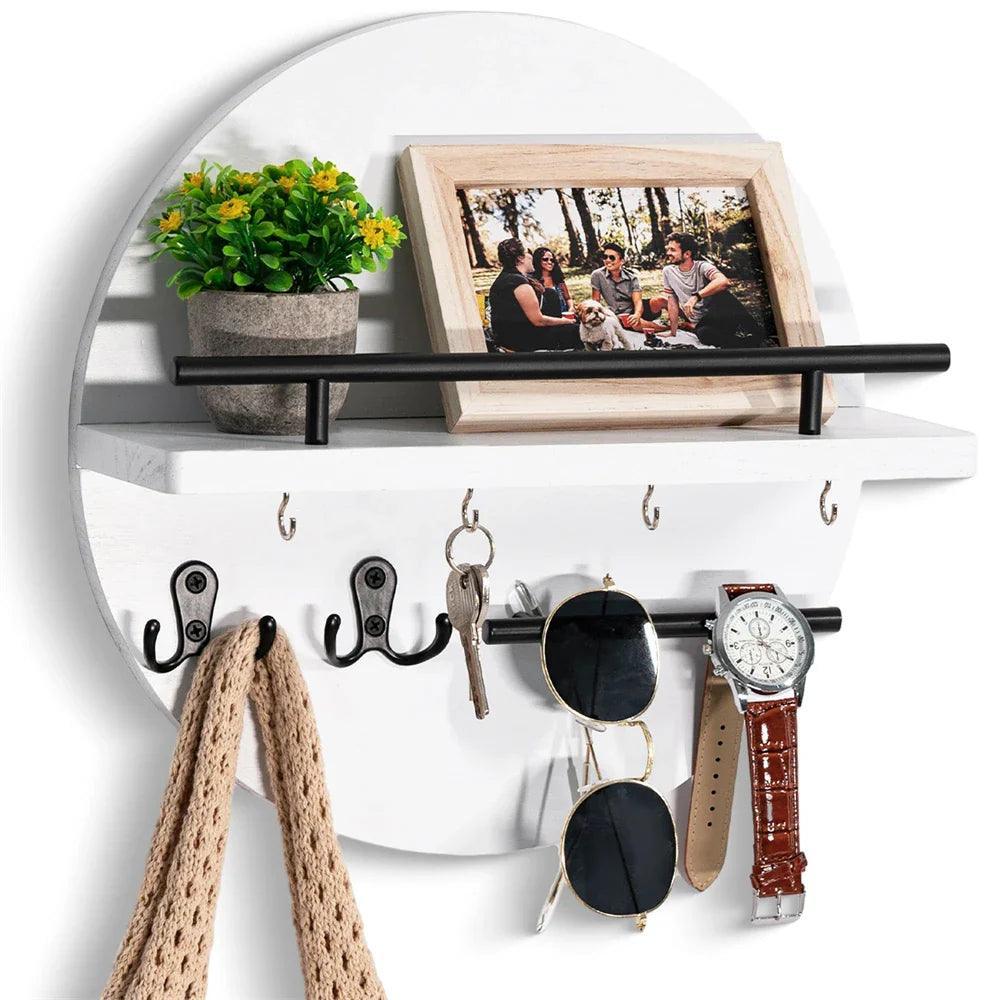 Stijlvolle ronde houten sleutelhouder met wandmontage, een praktisch opbergrek voor sleutels.