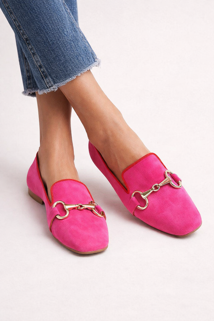 Roze dames loafers met elegant metallic detail, comfortabele instappers voor lente en zomer.
