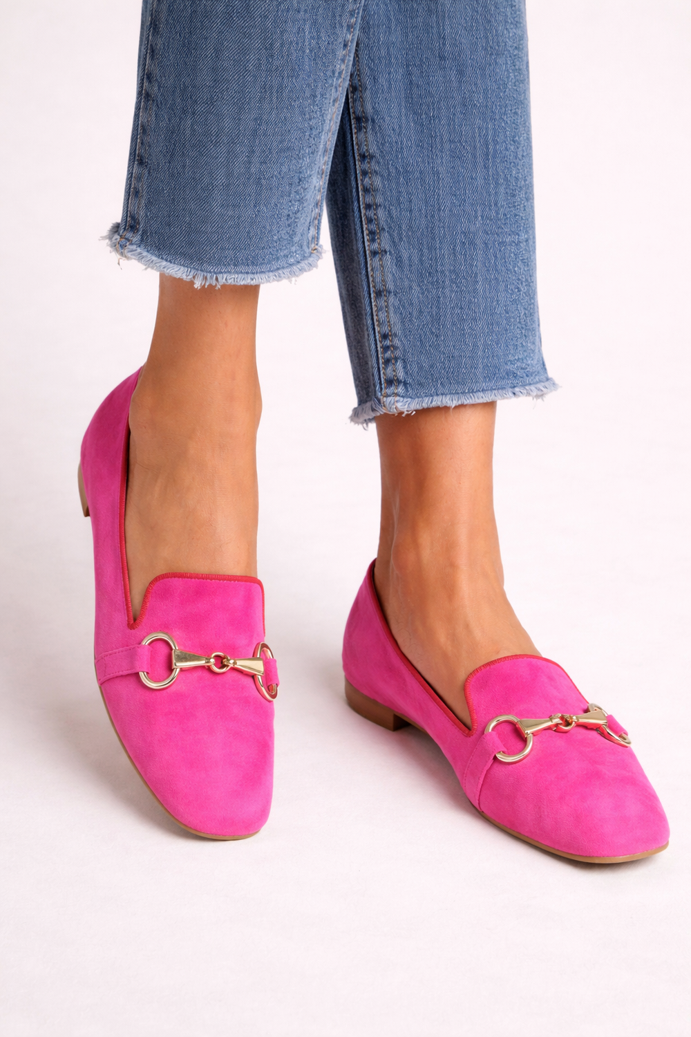 Elegante roze dames instappers met metallic accent. Veelzijdige loafers voor casual en zakelijke look.