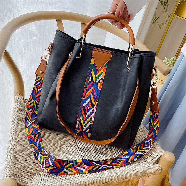 Ruime bruine PU leren handtas voor dames. Elegant, praktisch en ideaal voor dagelijks gebruik.