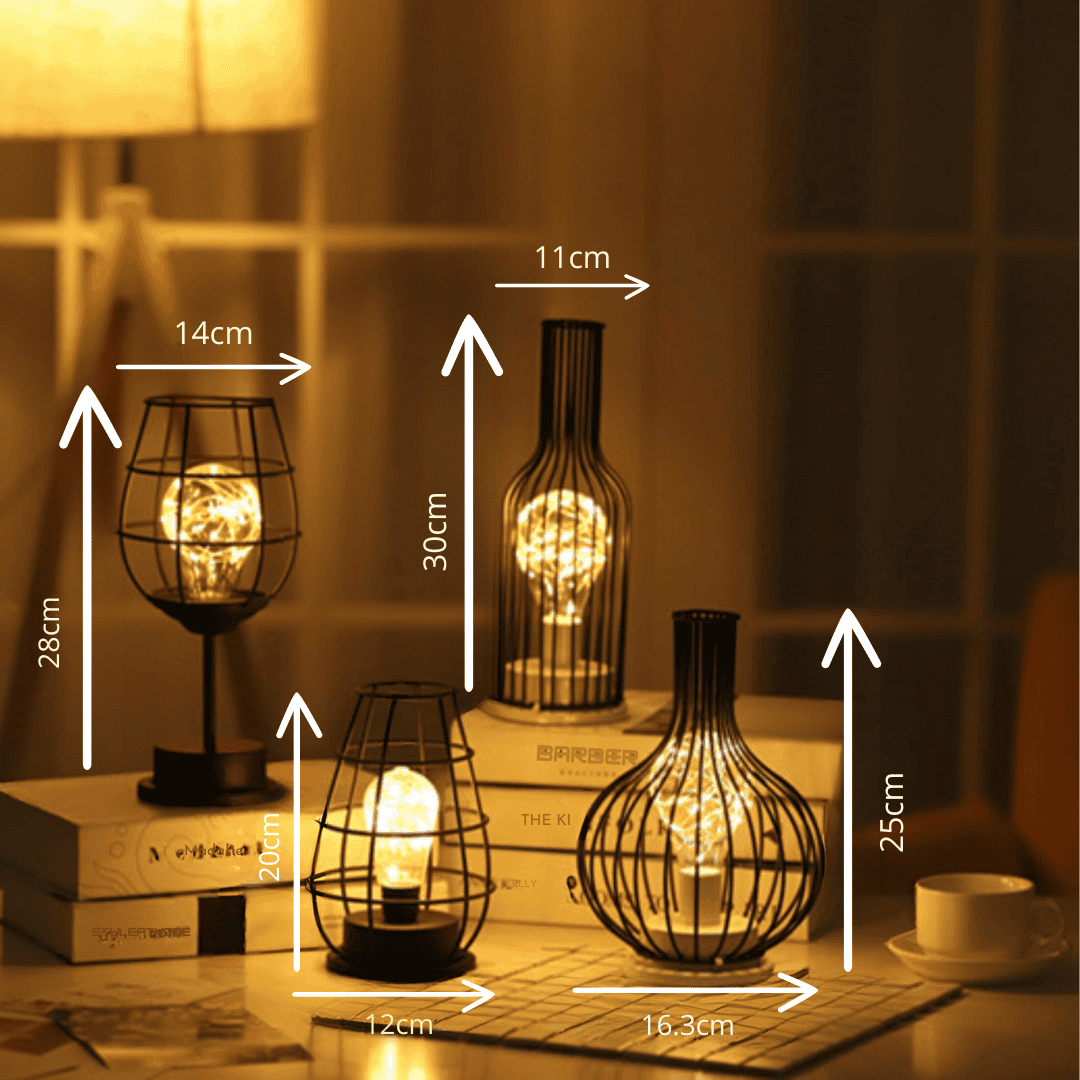 "Rustieke tafellamp met industrieel ontwerp, straalt warm licht uit, ideaal voor sfeerverlichting in moderne interieurs."