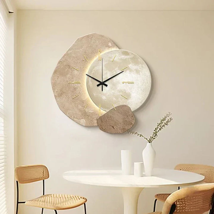 Grote moderne klok met verlichting, een opvallende Scandinavische design wandklok voor elke ruimte.