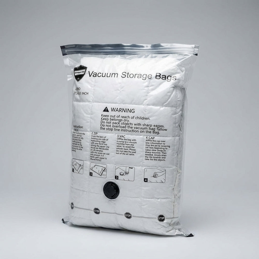 Vacuüm opbergzakken tonen het indrukwekkende ruimtebesparende effect op kleding en beddengoed, perfect voor reizen of opslag.