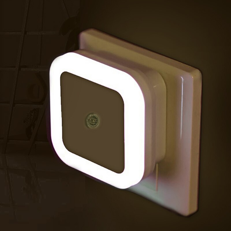 Zacht LED nachtlampje voor kinderkamer. Lichtsensor zorgt voor automatische sfeerverlichting en veiligheid.