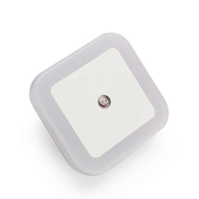 Compact en draadloos nachtlampje met lichtsensor voor kinderkamer. Zorgt voor zachte, veilige verlichting.