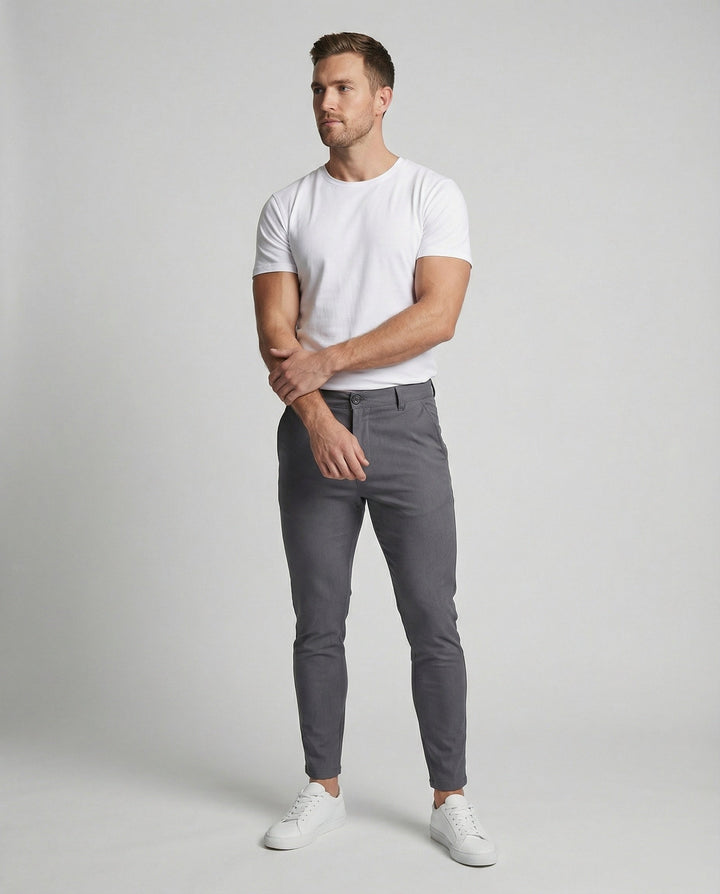 Comfortabele slim fit chino voor heren, gemaakt van zachte stof, perfect voor dagelijks gebruik.