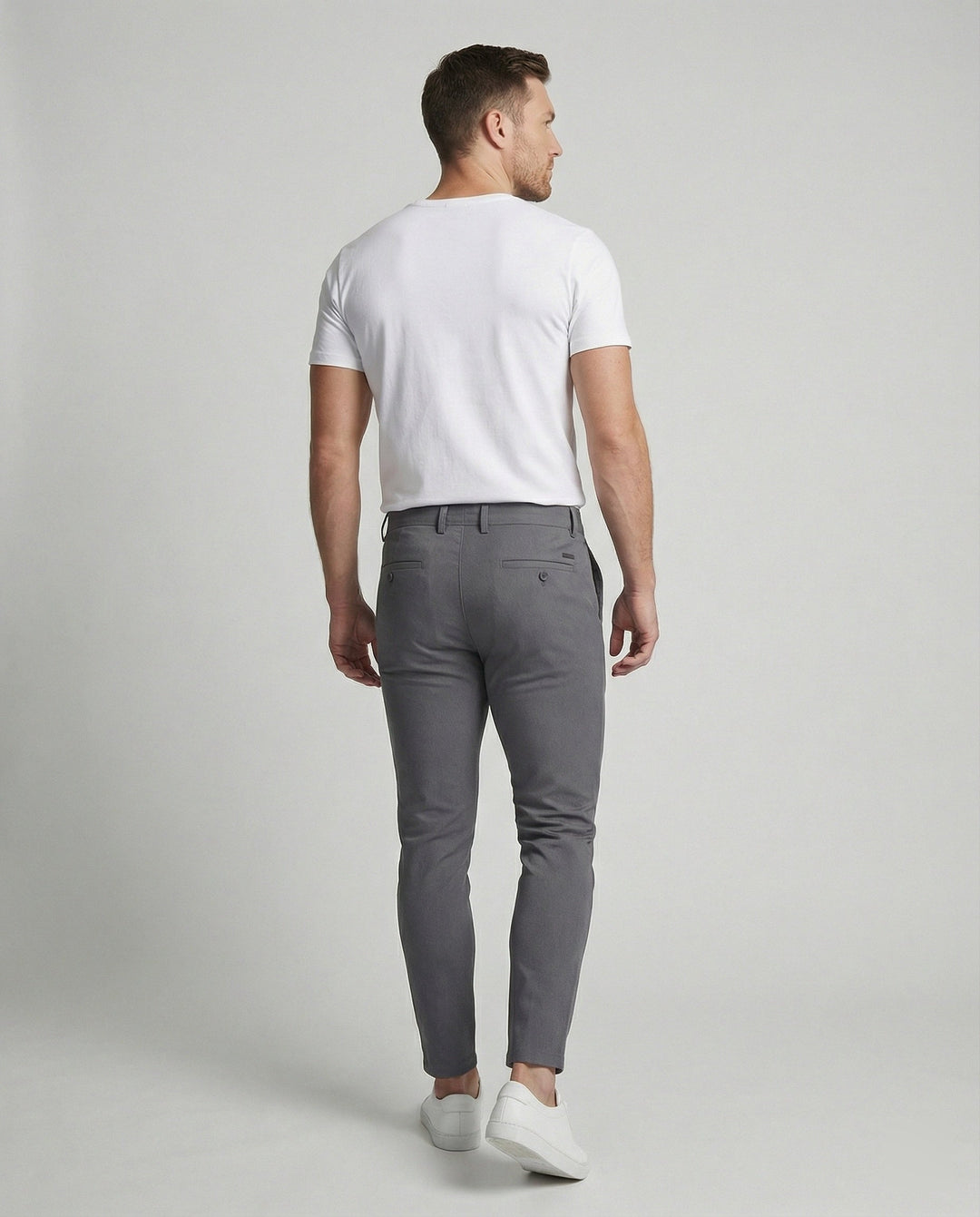 Stijlvolle heren slim fit chino met strakke pasvorm, geschikt voor zowel formele als casual gelegenheden.
