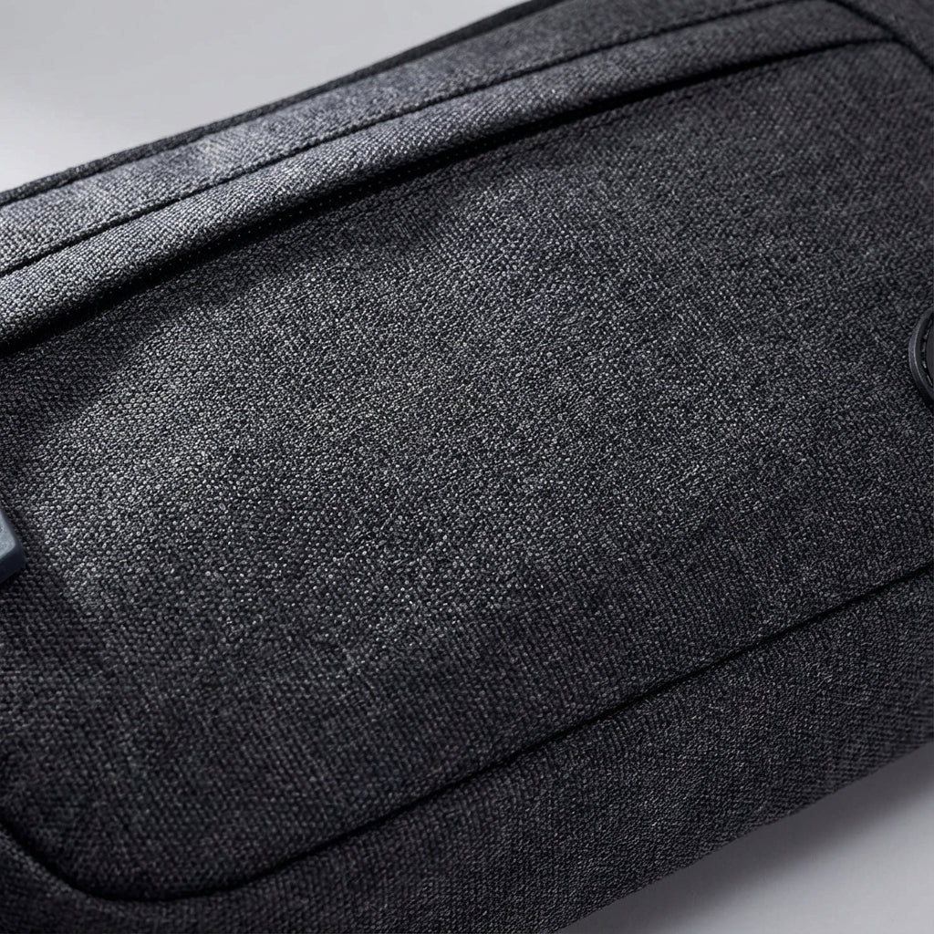 Comfortabel slim AquaHipz waterdicht heuptasje voor wandelen & outdoor avonturen. Houd essentials droog.