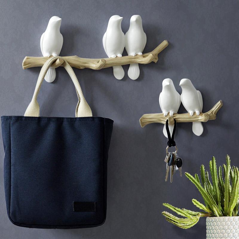 Decoratieve hars wandkapstok met vogelontwerp, ideaal voor interieurdecoratie en opberging.