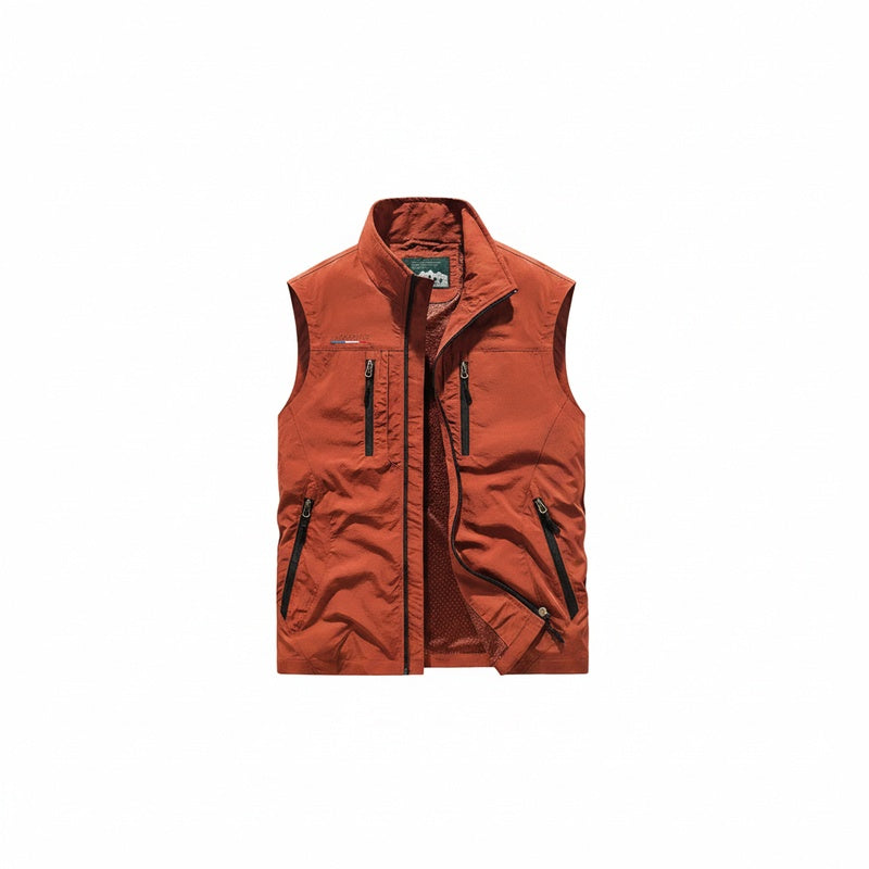 Sportief heren outdoor vest met ritszakken, perfect voor wandelen en actieve dagen in de natuur.
