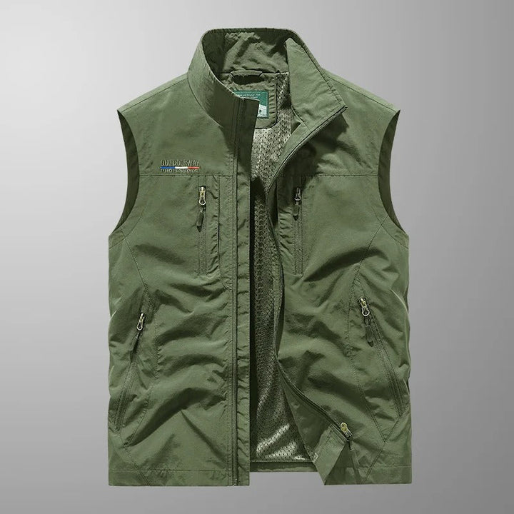 Ademend heren outdoor vest, mouwloos en lichtgewicht, met ritszakken voor comfort tijdens het reizen.