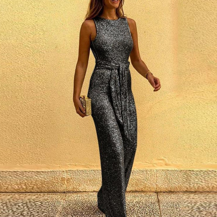"Sprankelende dames jumpsuit met glinsterende stof en aanpasbare taille, ideaal voor feestelijke gelegenheden en elegantie."