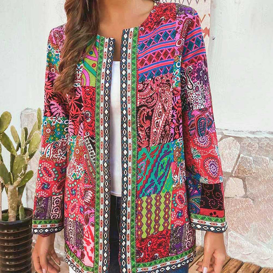 "Stijlvol bohemian lang damesvest met levendig patroon en open voorkant, ideaal voor casual lagen en comfortabel dragen."
