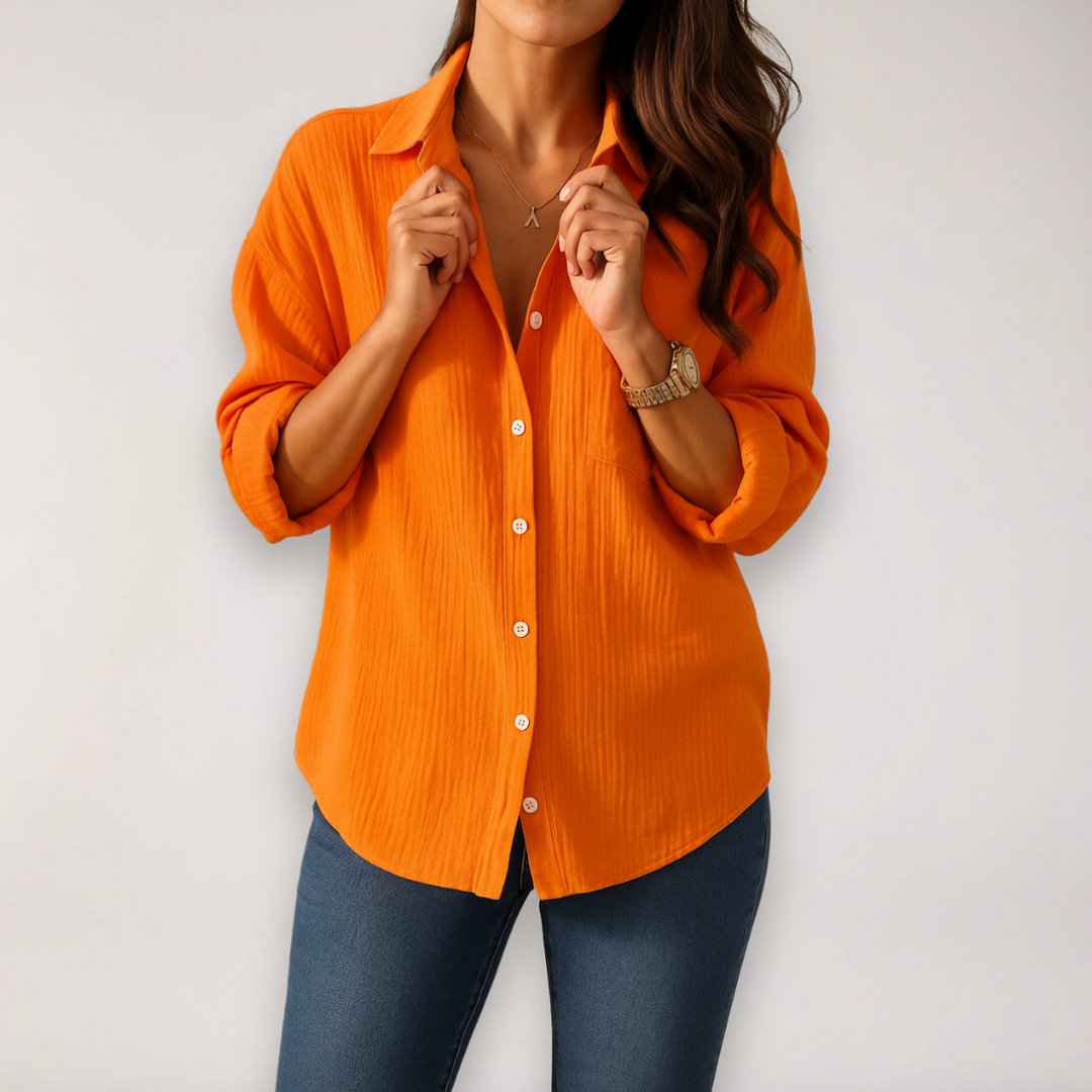 Comfortabel damesoverhemd met oprolbare mouwen, knoopsluiting; combineert casual gemak met chique uitstraling.