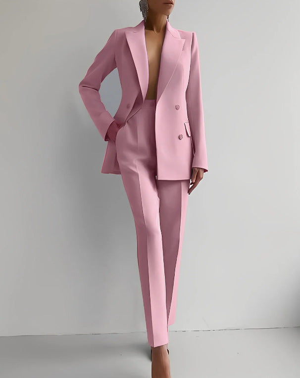 Stijlvol damespak met blazer en broek, perfect voor zakelijke bijeenkomsten en formele evenementen.