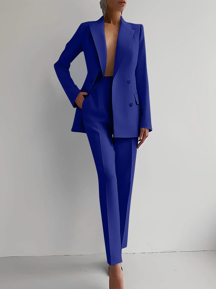Comfortabele en elegante damespantalon, onderdeel van een stijlvolle blazer en broek set.