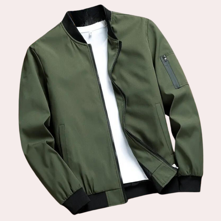 Modern heren bomberjack in zwart met een slim-fit silhouet, praktisch met meerdere zakken en een ritssluiting.