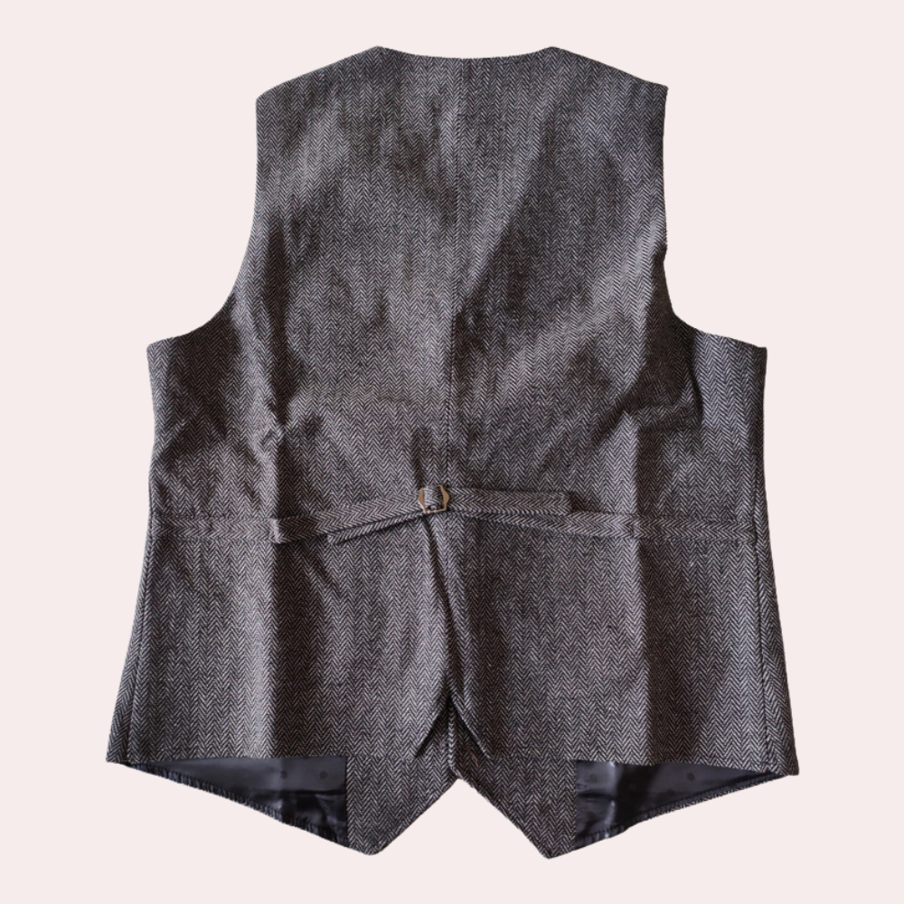 Achterkant van het heren gilet, klassiek model, verstelbare pasvorm, ideaal voor een stijlvolle herfstgarderobe.