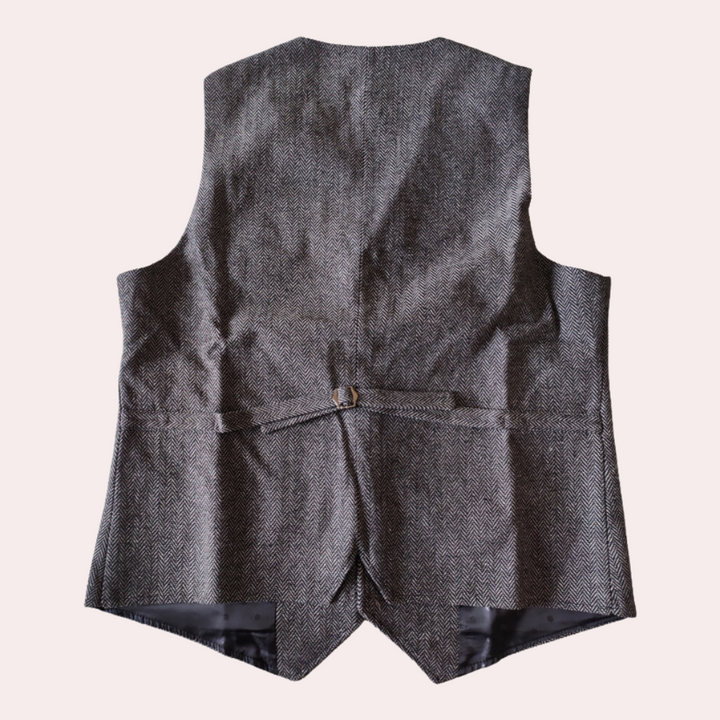 Achterkant van het heren gilet, klassiek model, verstelbare pasvorm, ideaal voor een stijlvolle herfstgarderobe.