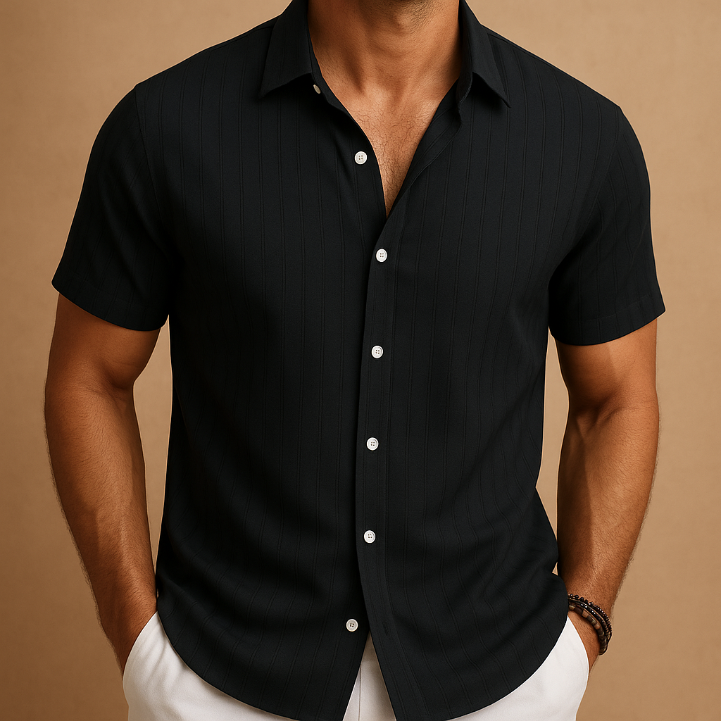 Fris en stijlvol heren overhemd korte mouw. Comfortabel effen design, ideaal voor casual zomer outfits.