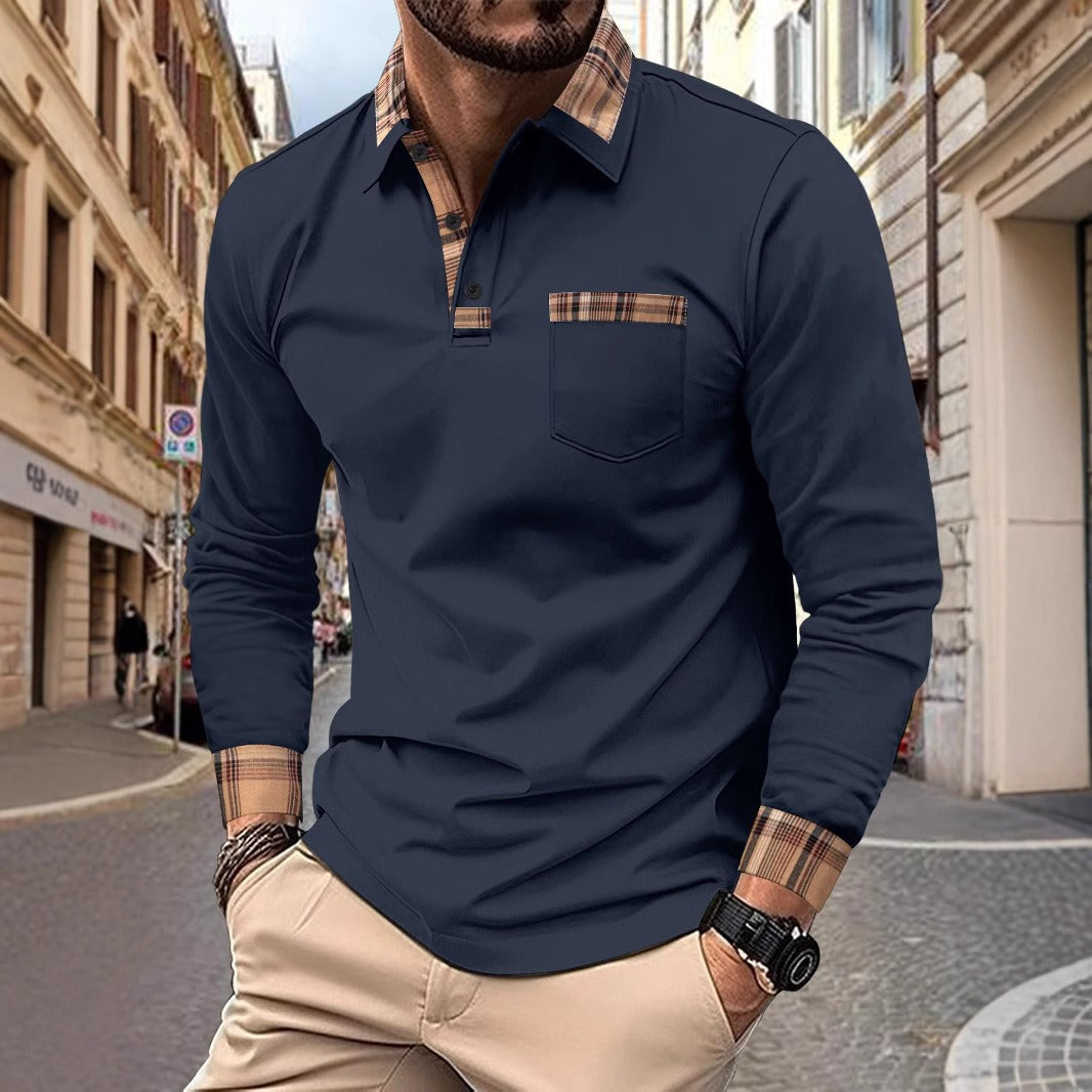 Blauw heren poloshirt met lange mouwen en ruitaccenten. Veelzijdig voor zowel casual als semi-formele gelegenheden.