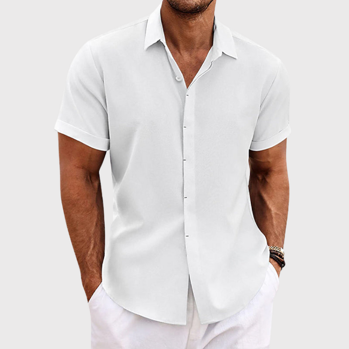 "Stijlvol kort mouw overhemd met katoen-linnen mix, ideaal voor casual wear, afgebeeld met comfortabele pasvorm en frisse uit
